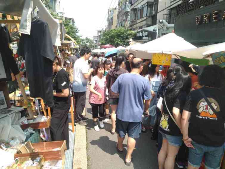 ▲龍井西瓜祭，逛逛市集尋寶趣。（記者張學宜翻攝）