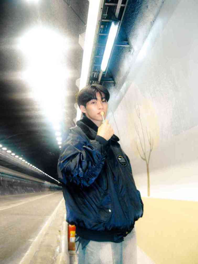 ▲擅長R&B曲風的C.Y蔡承祐,詮釋與過往不同的成熟性感歌曲氛圍。(滾石唱片提供)