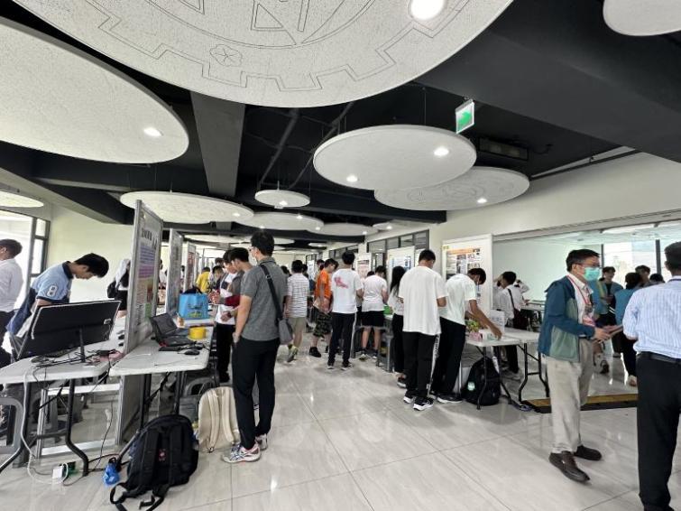 ▲第二屆《仰望盃全國科學HomeRun實作大賽》4日在彰化師範大學進行決賽，36隊好手發揮創意及團隊精神，競爭由仰望教育基金會贊助的高額獎金。（記者林明佑翻攝）