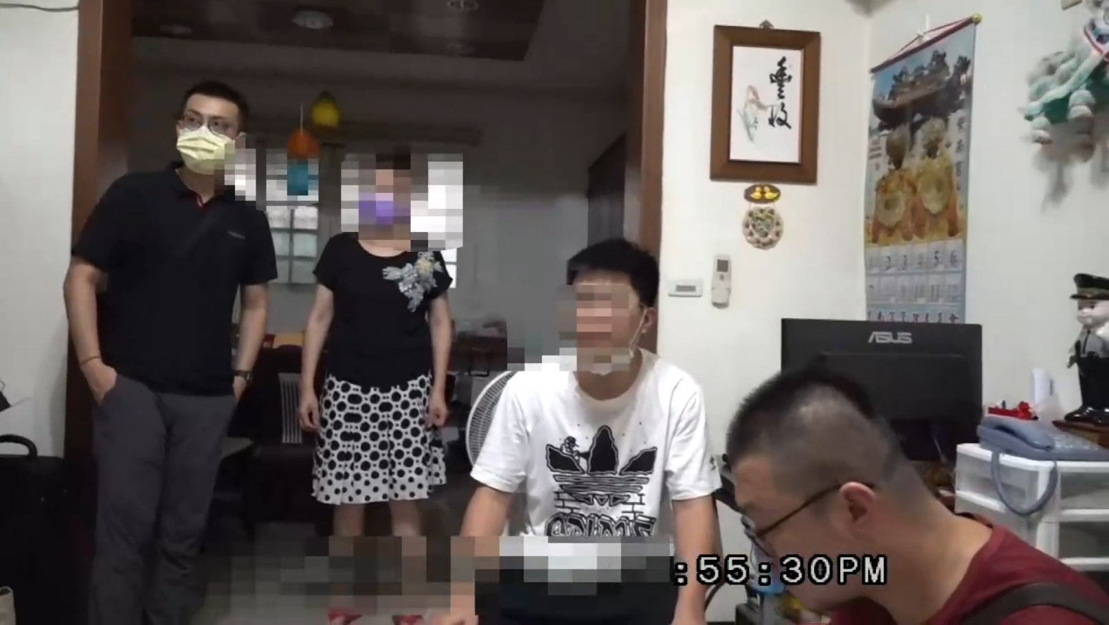 ▲圖說:中市刑大專案小組持搜索票與拘票直攻暱稱「維納斯」販毒成員住所 (圖/台中市政府提供)
