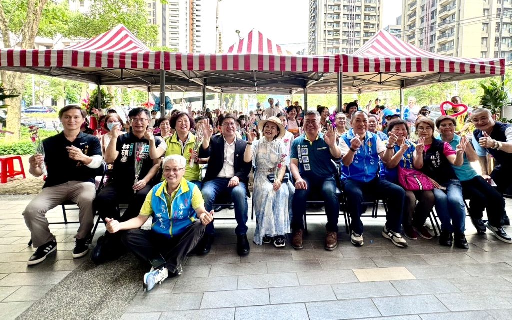 立法委員林思銘竹北服務處正式開幕，特別邀請在地鄉親、社團協會與竹北各層級公職人員共襄盛舉，現場總計約兩百多人熱情參與。（圖/記者林照東翻攝）