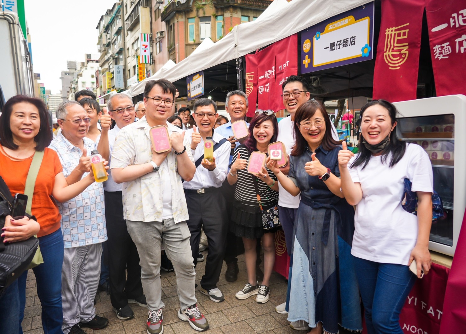 台北市副市長林奕華邀請大家一起來萬華吃喝玩樂。(圖/台北市萬華街區發展協會提供)