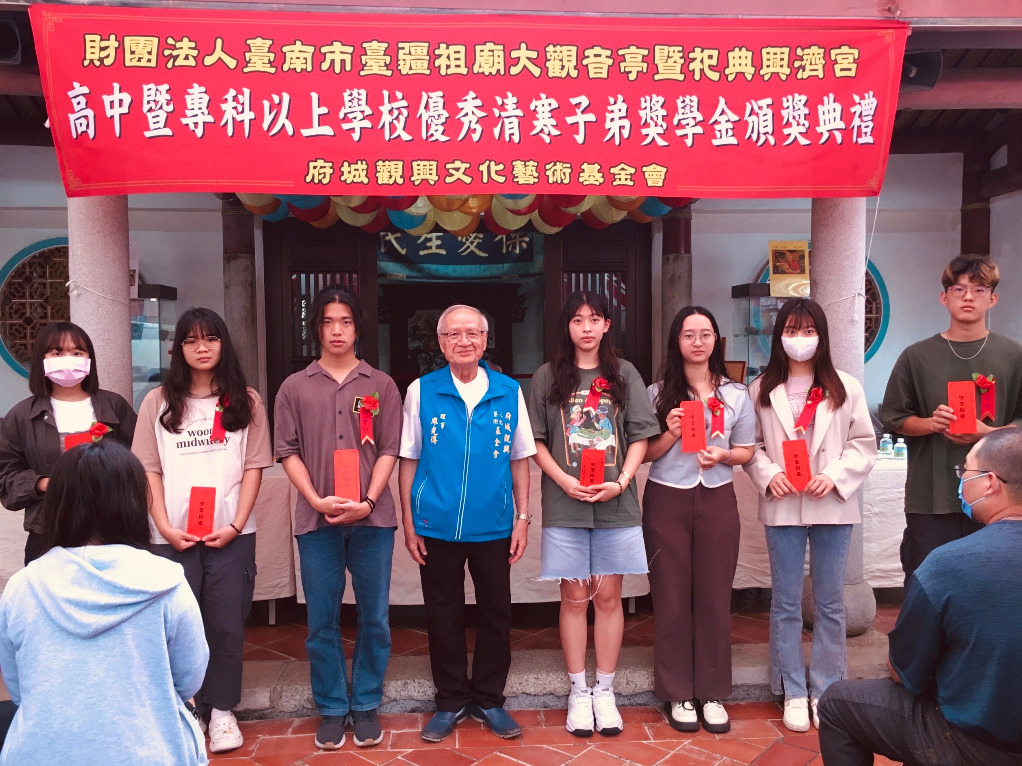 ▲臺疆祖廟大觀音亭暨祀典興濟宮今日舉辦「清寒優秀學子獎助學金頒發典禮」，共計有 75 名學生受獎。（圖／記者陳彥霖攝）