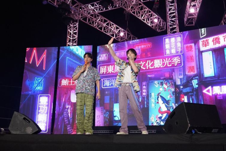 ▲九澤CP帶來多首熱門歌曲。（屏東縣政府提供）