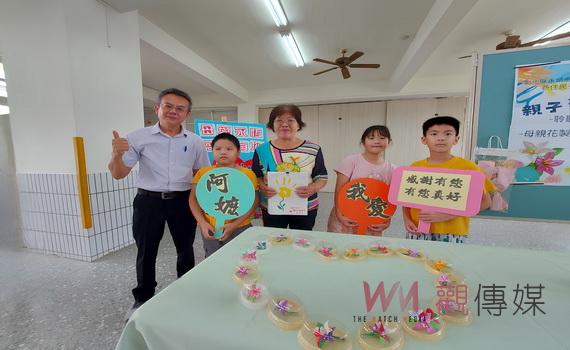 永靖鄉福德小感恩母親節 繪本說故事親子做萱花