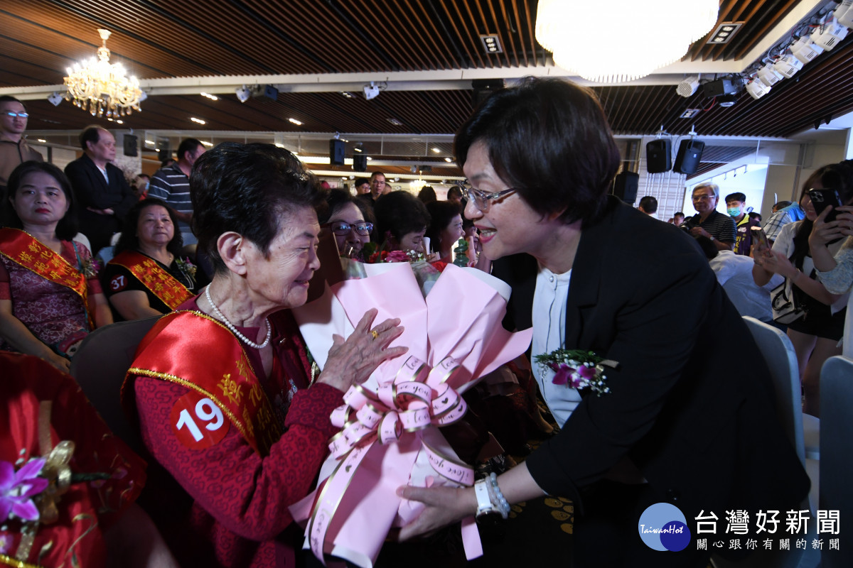 彰化縣表揚38位模範母親,祝福全天下媽媽母親節快樂!圖/記者鄧富珍翻攝