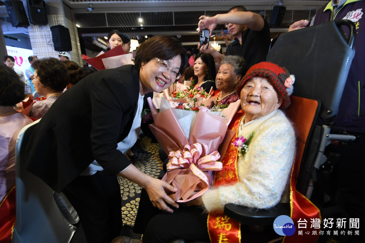 彰化縣表揚38位模範母親,祝福全天下媽媽母親節快樂!圖/記者鄧富珍翻攝