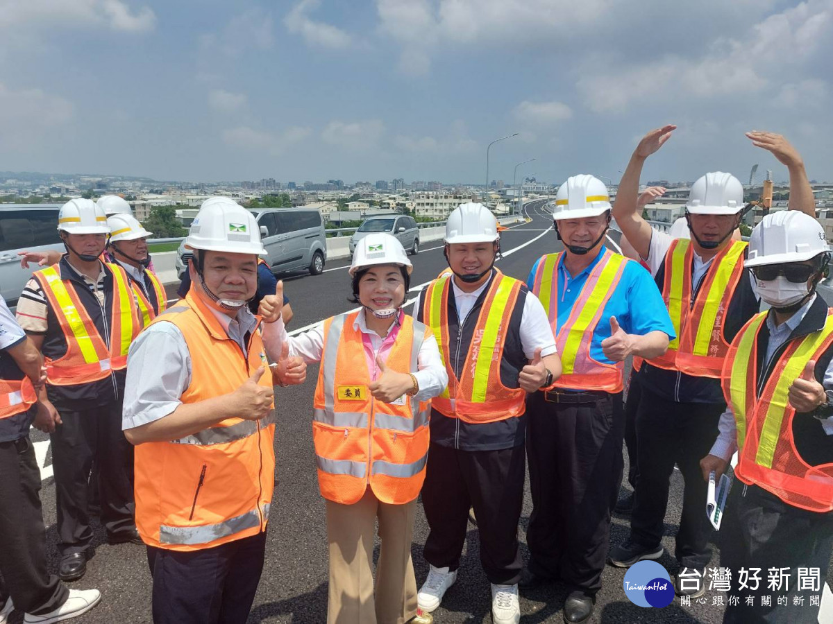 立委楊瓊瓔、臺中市議員賴朝國、吳呈賢、吳建德等現勘國1增設銜接台74線系統交流道工程。