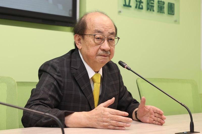 民進黨立法院黨團總召柯建銘6日下午舉行記者會,為發言內容引起誤解以及不舒服,鄭重表示道歉。中央社