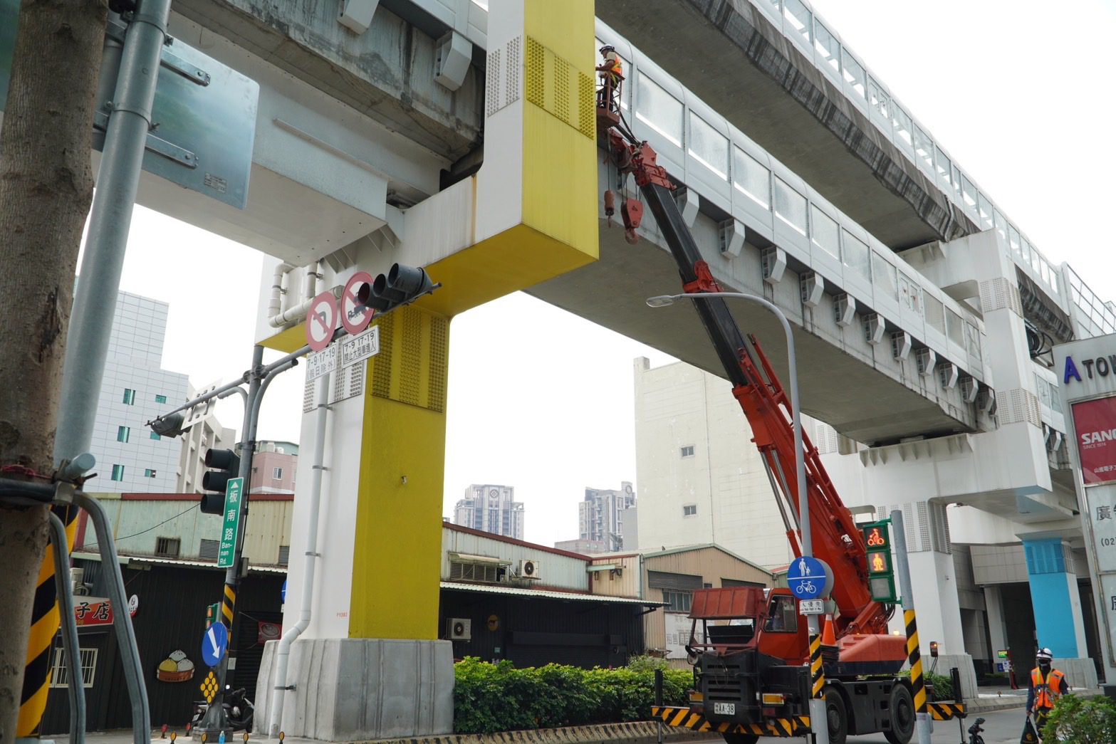 捷運環狀線中和-板橋段鋼箱梁11處位移　復原工程費約4億多元　完工前板橋至中和間公車接駁持續服務