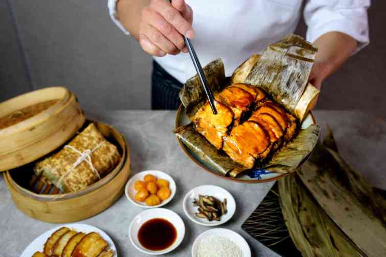 ▲經典名菜東坡肉層層切片Q彈不油膩主廚手工秘製。（台中福華提供）