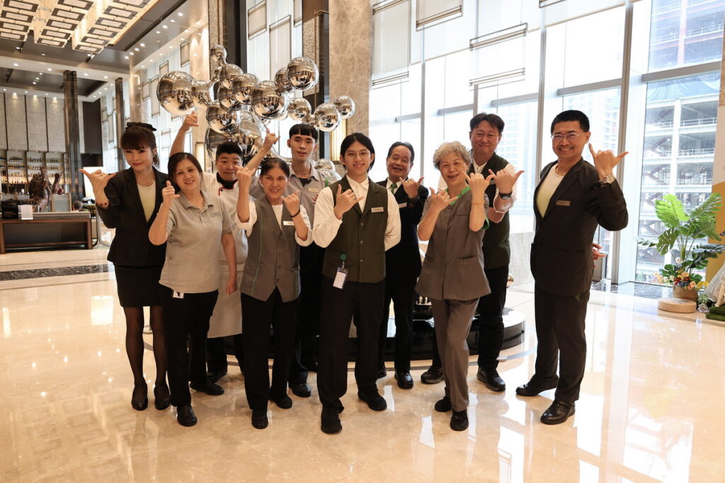 六福旅遊集團打造共融職場,無論女性、身障、中高齡員工,都能在此綻放自我價值(圖:六福旅遊集團提供)