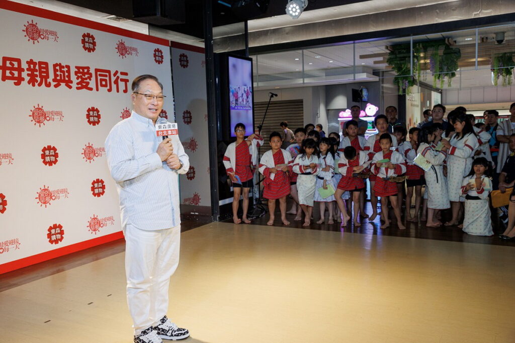 母親節前夕,王令麟總裁出席「東森愛的早餐X感恩母親與愛同行活動」活動,感謝持續捐發票做愛心的VIP會員,也和好久不見的花蓮紅葉國小師生共聚溫馨時光。