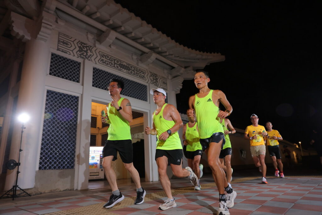 Wings for Life全球路跑攜手運動品牌adidas,除了提供專業賽衣,台北站更結合 adidas Runners Taipei跑步社群號召跑友參與,並找來最專業的配速團隊協助跑者擺脫「虛擬終結者號」的追逐。