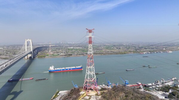 新華絲路:我國首個「交改直」輸電工程竣工投運
