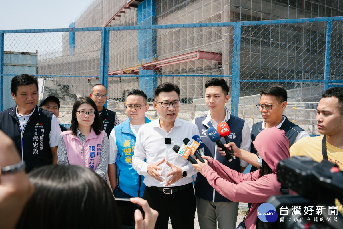 江啟臣等多位立委及台中市議員考察水湳轉運中心。
