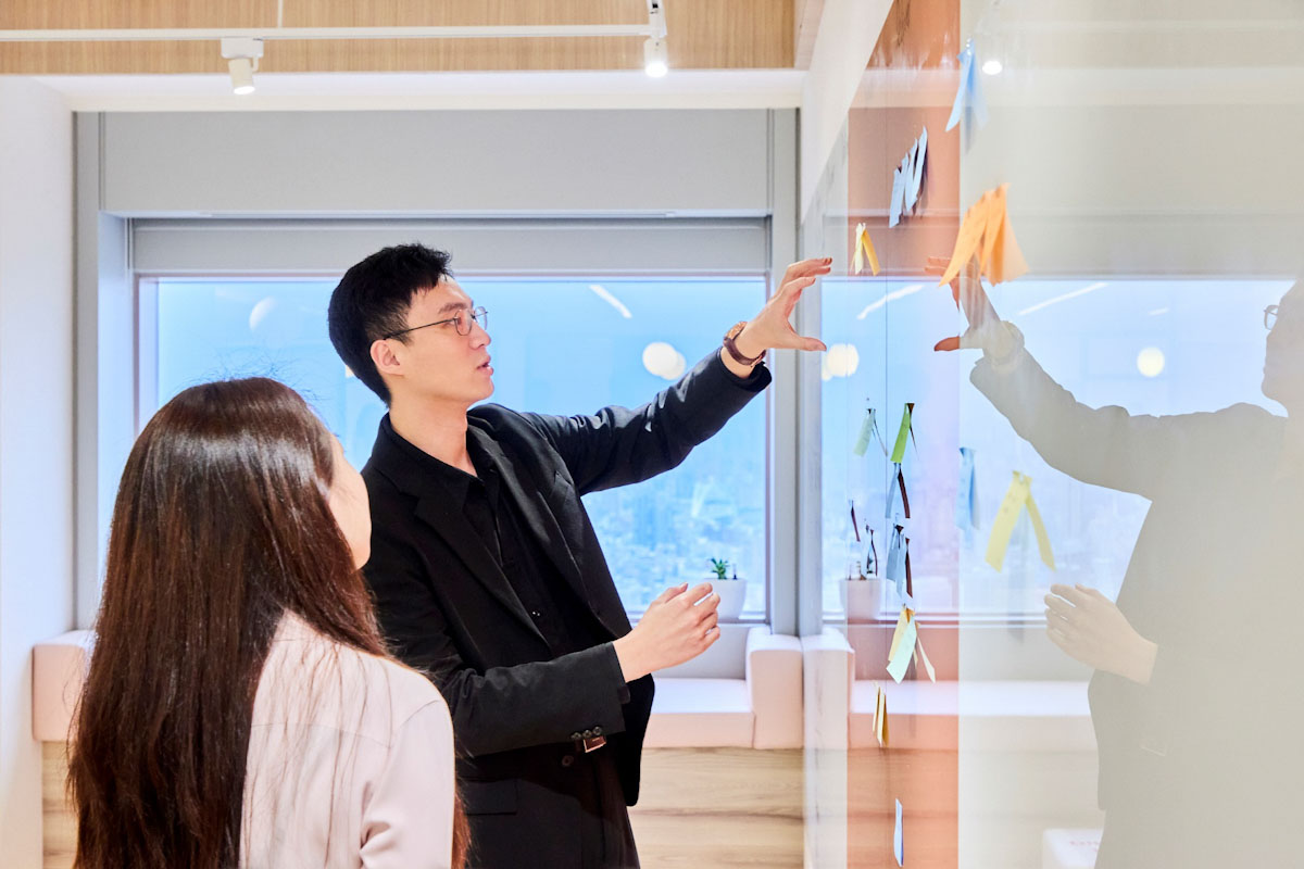 新光金控以賦能員工全員轉型思維的理念，建立集團數位人才培育制度。