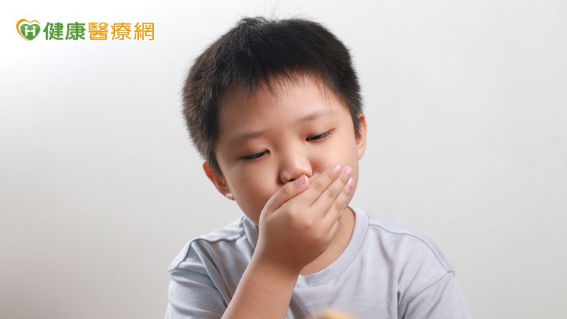 九歲男童沒「門牙」陷自卑 原來是「阻生齒」作祟!