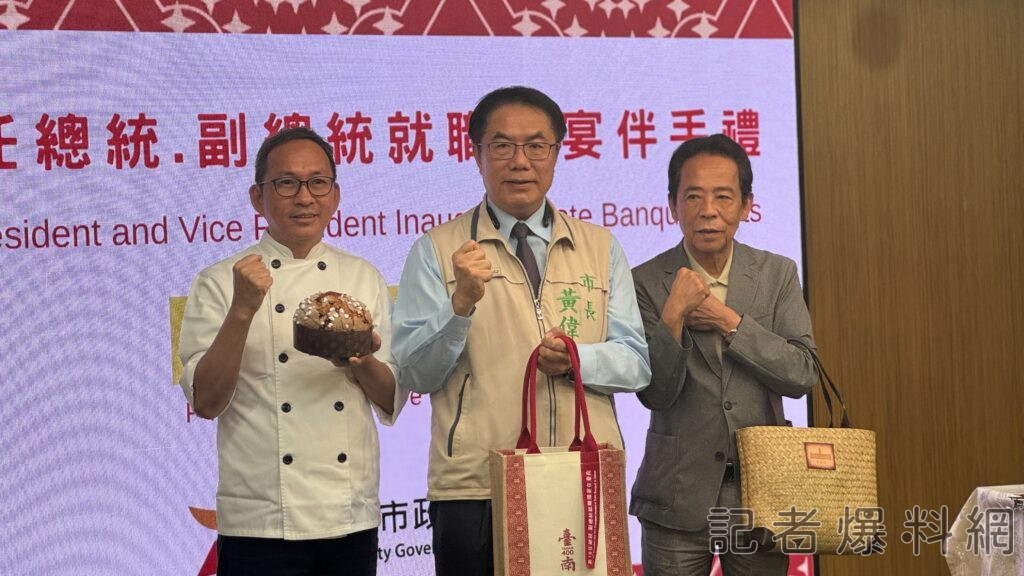 ▲（自左至右）麵包冠軍吳寶春先生、台南市長黃偉哲、府城之聲電臺康銀壽董事長。（圖／記者金東天攝）