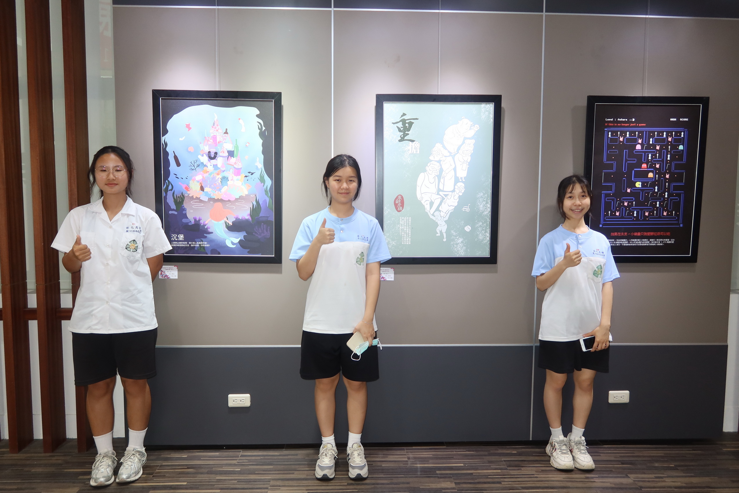 ▲彰化高商與建國科技大學攜手舉辦「彰商藝揚」,展示了兩校學生在設計、美學、管理與動畫等領域的優秀成果。(記者張溎壕攝)