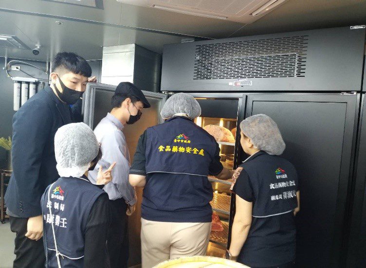 中市食安處啟動和牛餐廳稽查專案  未發現逾期肉品、7家衛生限期改善
