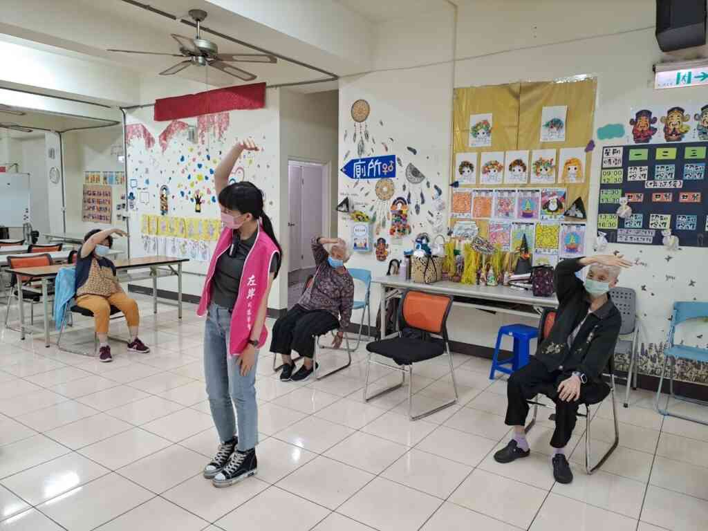 ▲小琳感謝芬園就服台一路以來的協助並鼓勵婦女們要勇於追求自己的人生價值。(中彰投分署提供)