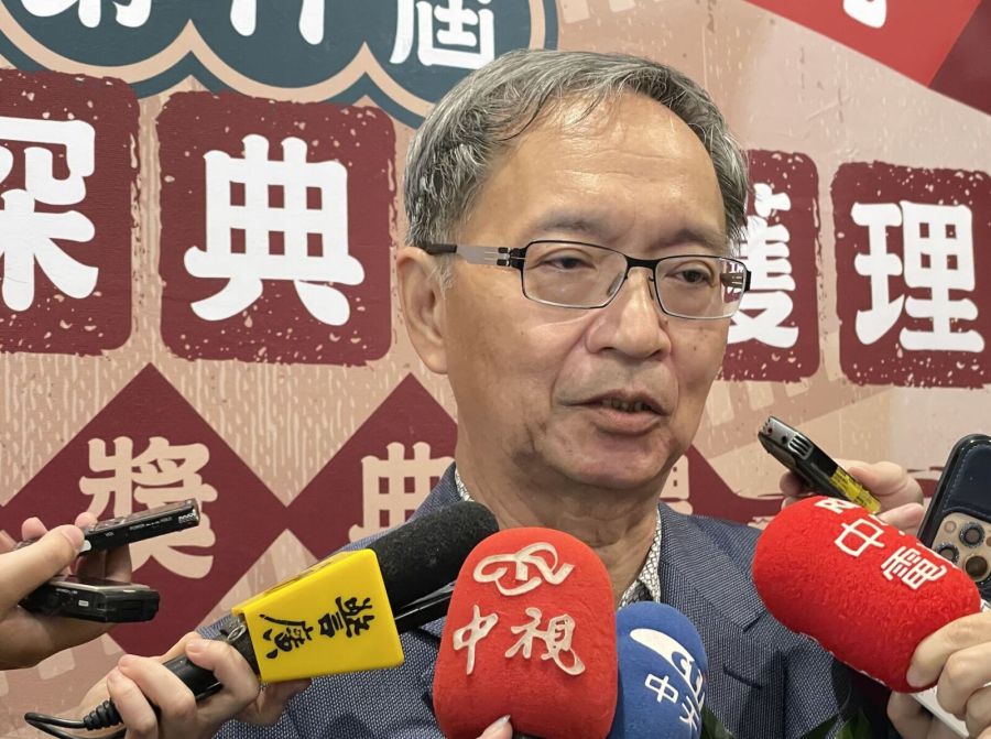 首度鬆口健保點值可「1點1元」 薛瑞元提條件:醫院先加薪20%! 234 首度鬆口健保點值可「1點1元」 薛瑞元提條件:醫院先加薪20%! 233