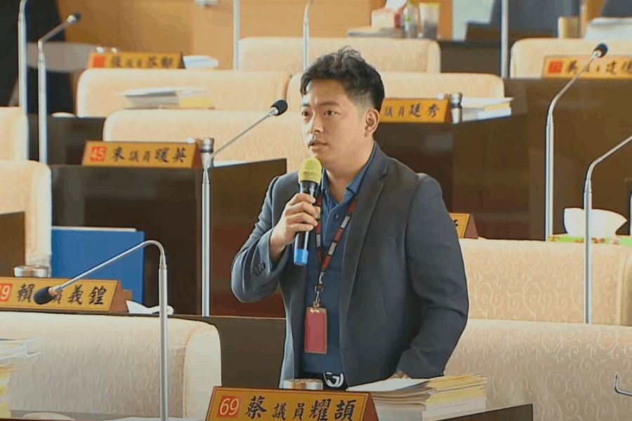 陳美秀備詢狀況外還推民政局 江肇國轟:觀旅局坐著吃便當就好 198 照片來源:台中市議會直播截圖