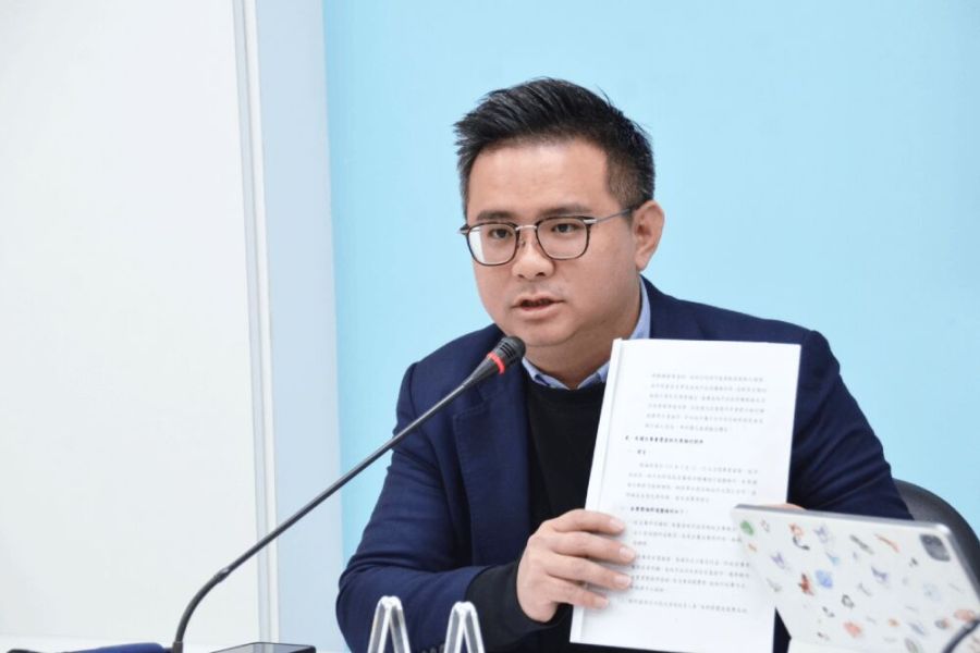 無視翠玉白菜保護!黃健豪轟:故宮不珍惜古文物、螺絲鬆掉 189 照片來源:黃建豪臉書