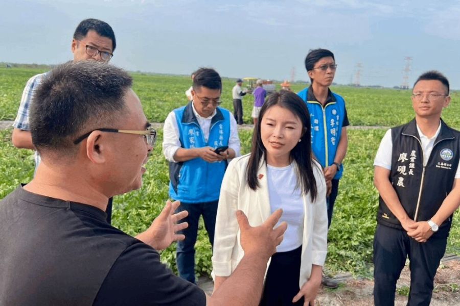 氣候多變釀雲林西瓜裂果 張嘉郡邀農糧署現勘要求速救助農民 198 照片來源:立法委員張嘉郡辦公室