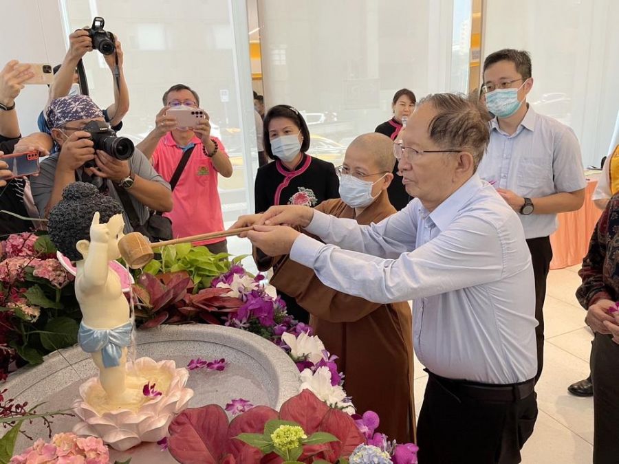 慶祝佛誕節!博田醫院浴佛日與民眾共同祈福