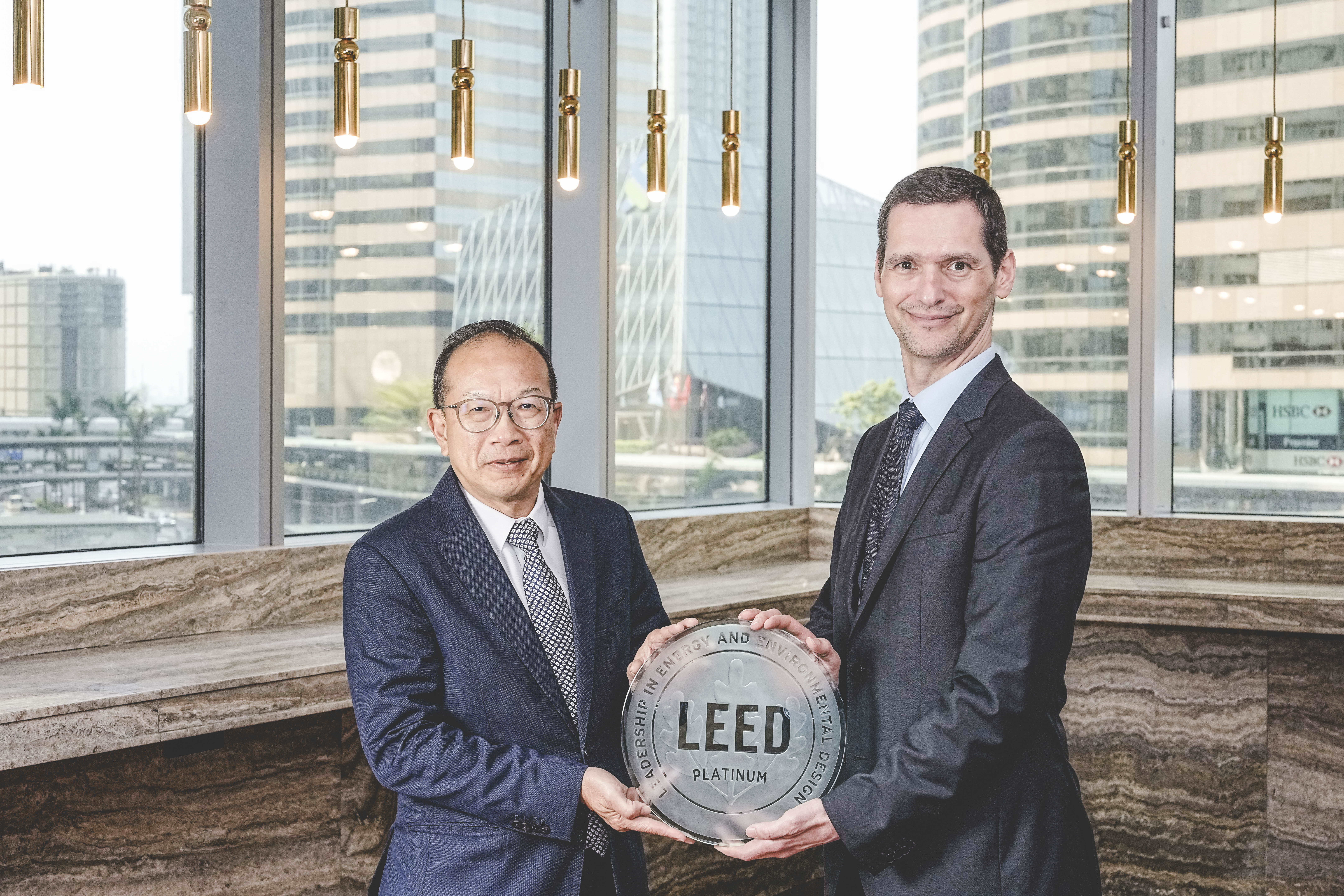 置地公司中環物業組合榮獲 LEED 鉑金級認證 佔全港所有 LEED EBOM 認證類別建築比例百分之二十七
