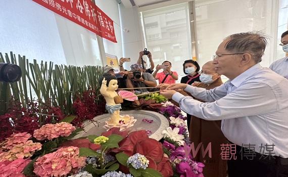 博田醫院浴佛日 吸引民眾共同祈福