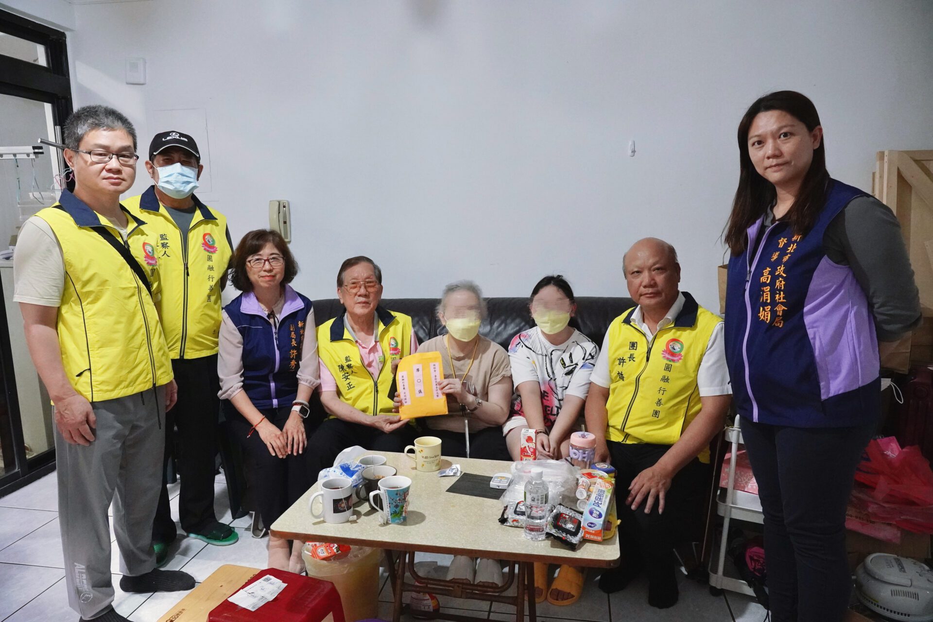 單親媽罹癌獨自扶養三兒女　圓融行善團伸援手17萬元紓困