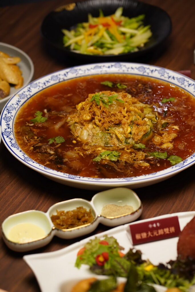 鱈蟹酸菜豚肉鍋。