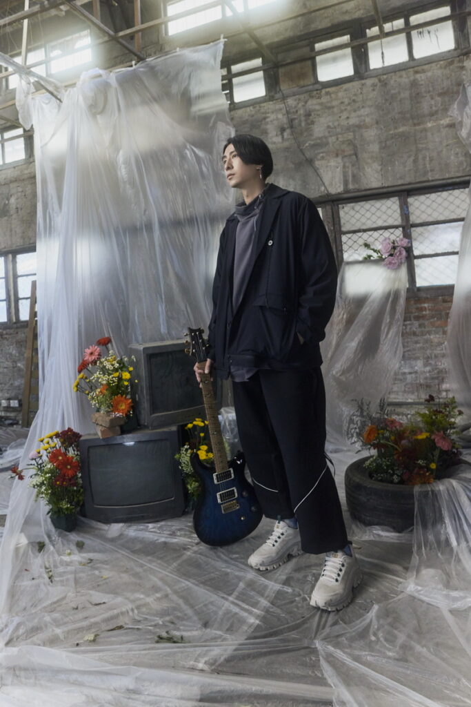 Creed 著用CAT INTRUDER LITE