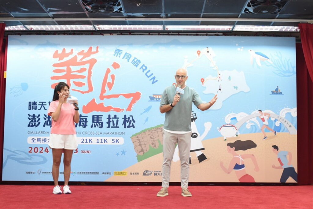 記者會上特別邀請藝人吳鳳站台