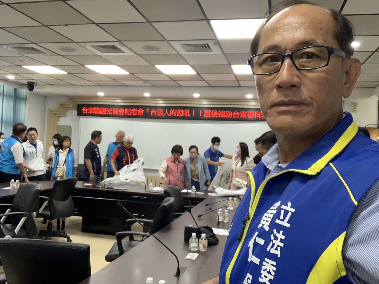 國民黨立委黃仁等原住民中央民代也都派代表到場,了解鄉親心聲。(圖/黃仁國會辦公室提供)