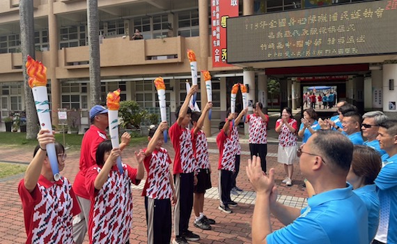 竹崎高中代表嘉義縣傳遞全國身心障礙國民運動會聖火