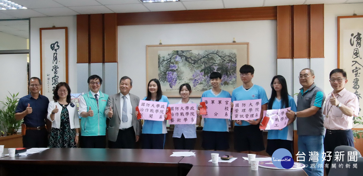 國防培訓班6名全錄取。(記者扶小萍攝)
