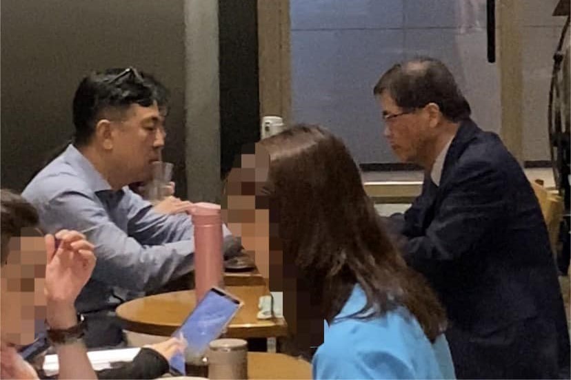 準交通部長李孟諺被目擊和遠航掏空案張綱維律師喝咖啡。翻攝王鴻薇臉書