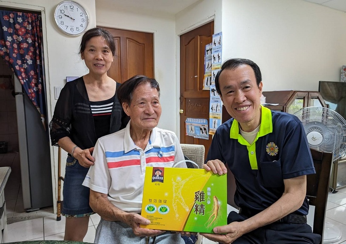 高雄市榮服處關懷鳳山區榮民(眷)長輩