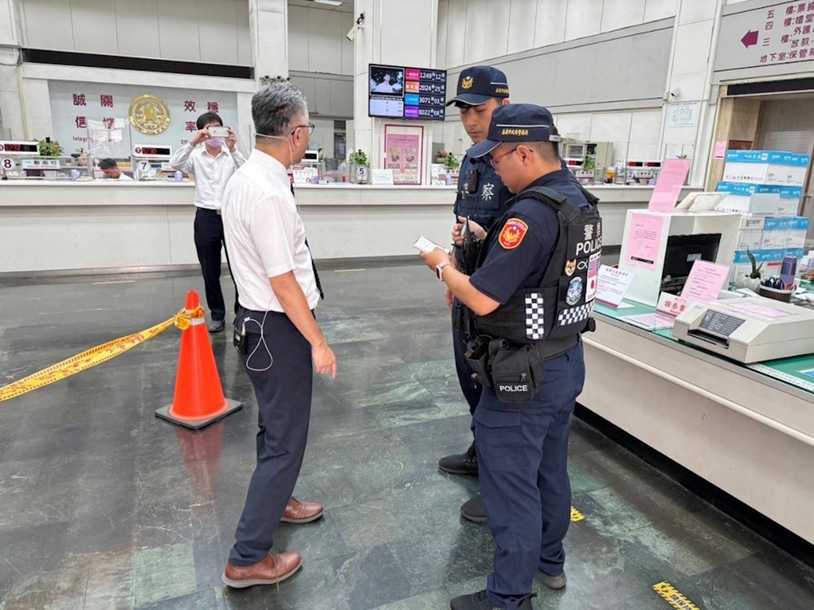 嘉義市警配合臺灣銀行大陣仗防搶演練,路過民眾信以為真急報案