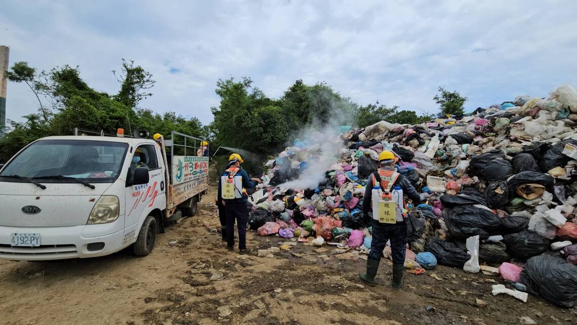 屏縣府13日起協助進場清運琉球垃圾 要求鄉公所確切檢討無廠商願意投標原因