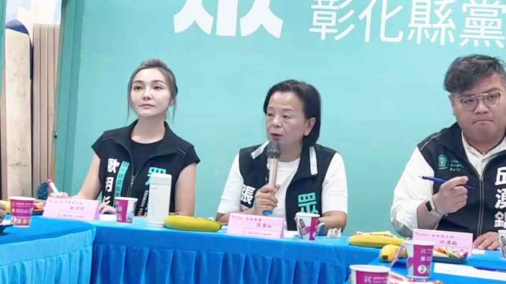 ▲民眾黨彰化縣黨部主委張雪如表示,彰化縣黨部預計發送給全彰化16251戶的弱勢家庭,共三萬件以上的內衣,在今年的母親節寵愛辛苦媽咪的內在美。(記者林明佑翻攝)