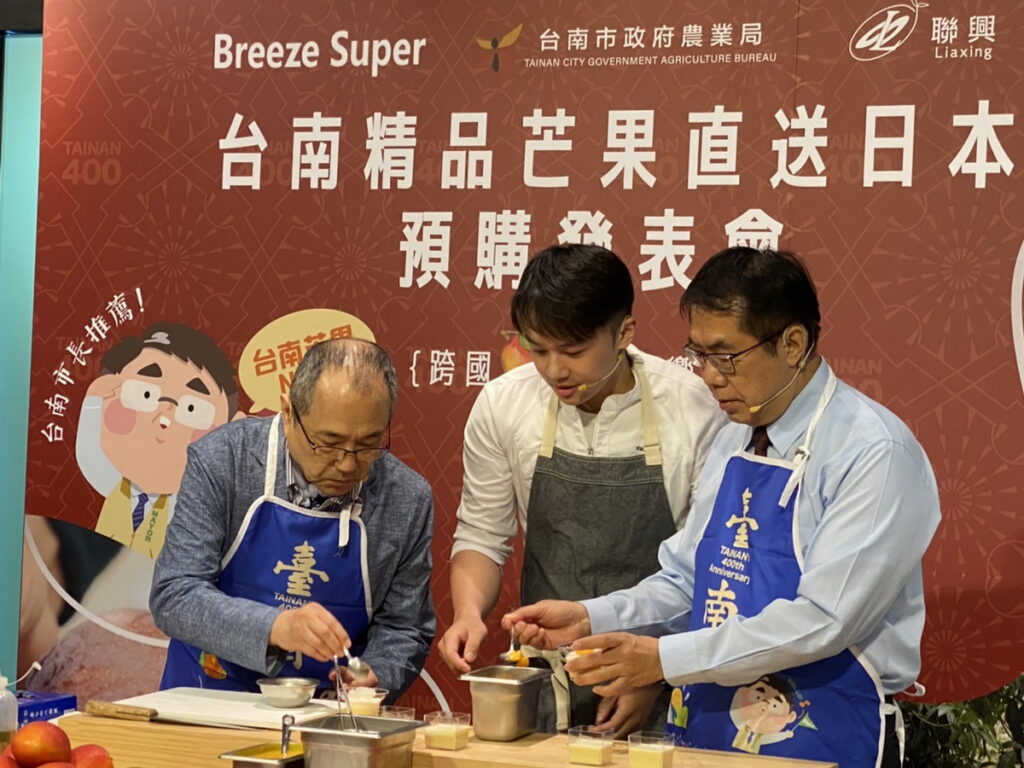 活動現場,由獲得多項廚藝獎得主游星淵主廚、台南市市長黃偉哲、微風超市總經理西川正史親自分享如何用芒果簡單DIY輕食料理。