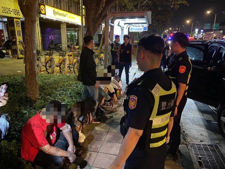 追求不成討6萬元遮羞費 26歲女找友人求救街頭火拼 238 cnews204240509a02