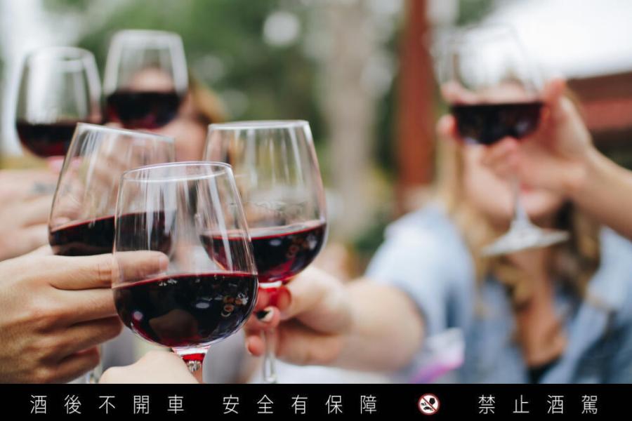 【臺灣調查網】全球民調/美國 酒的等級嚐得出?美國過半飲酒者表示無法分辨 236 Kelsey Knight Udj2td3wksy Unsplash (1)