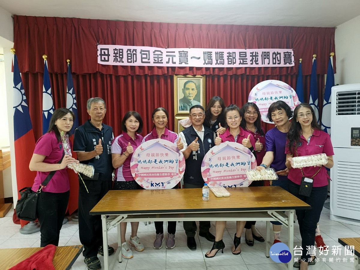 國民黨南投縣黨部邀婦女來包水餃。（縣黨部提供）