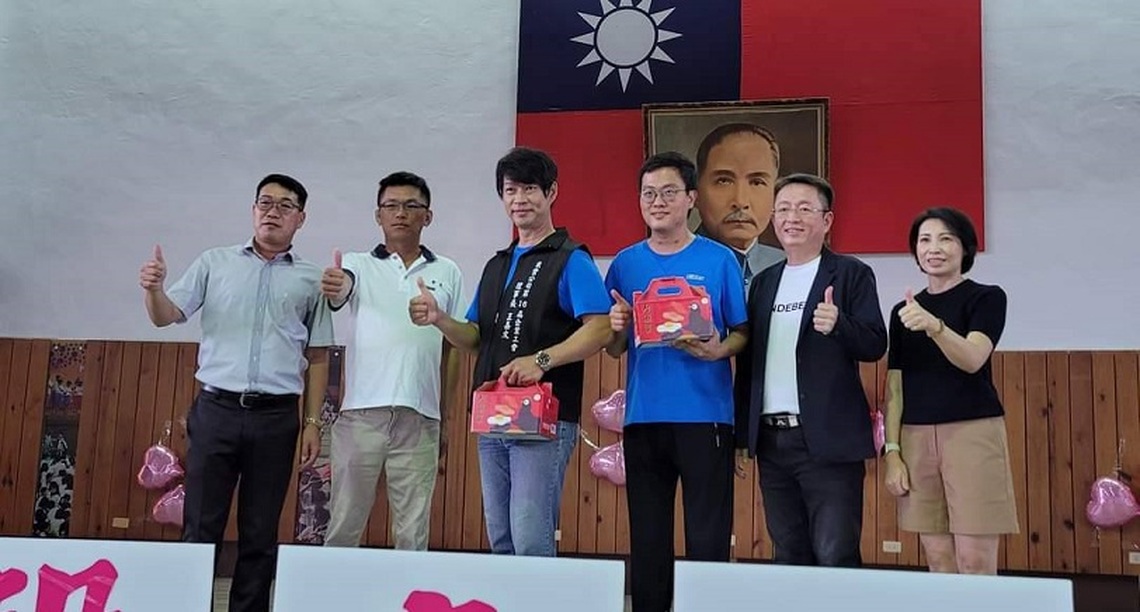 社區聯歡慶賀母親節 東豐纖維捐贈路竹國小十萬元